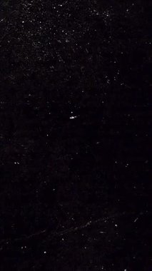 Toz ve Çizik Film Dokusuyla Dikey Retro Grunge Arızası. Yüksek kalite 4k görüntü