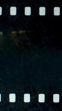 Dikey 16mm film çerçeveleri görünür dişli. Yüksek kalite 4k görüntü