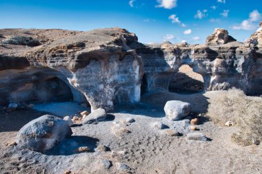 Lanzarote 'un karakteristik volkanik taşının baskın olduğu güzel bir manzara. Kanarya adaları İspanya