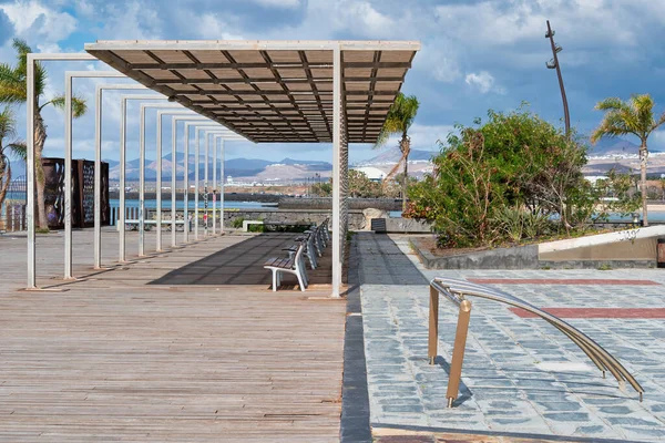 Lanzarote, İspanya-30 Eylül 2020: Lanzarote Adası, Kanarya Adaları, İspanya 'daki Arrecife kentinin gezinti alanı