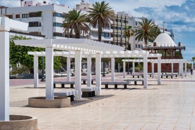 Arrecife, Lanzarote, İspanya, 18 Ocak 2020: İspanya 'nın Kanarya Adaları, Lanzarote adasındaki tutuklu kasabasının ortasına park et.