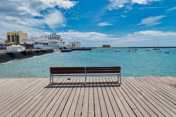Lanzarote, İspanya-30 Eylül 2020: Arrecife şehrinin Kanarya Adaları, İspanya 'daki Lanzarote adasındaki gezinti alanının fotoğrafı