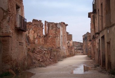 İspanyol İç Savaşı sırasında Belchite hayalet kasabası harabeye döndü, Zaragoza.