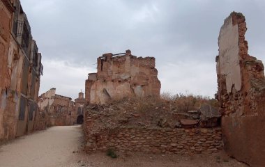 İspanyol İç Savaşı sırasında Belchite hayalet kasabası harabeye döndü, Zaragoza.