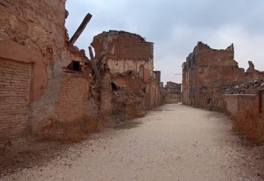 İspanyol İç Savaşı sırasında Belchite hayalet kasabası harabeye döndü, Zaragoza.