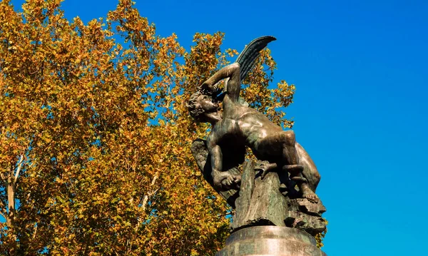 Hermosa Imagen Estatua Del Ángel Caído Parque Del Retiro Madrid — Foto de Stock