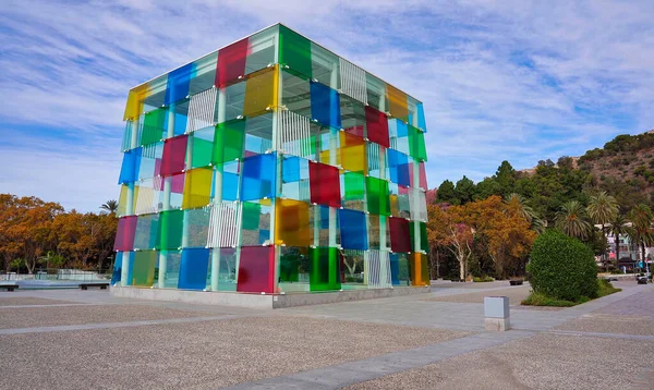 MALAGA, İspanya - 16 Mar 2019 Pompidou Merkezi. Yeni Malaga Açılır-Açılır Müzesi büyük cam küpün içinde yer alıyor.