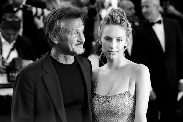 Sean Penn and Dylan Frances Penn — Stock Photo, Image