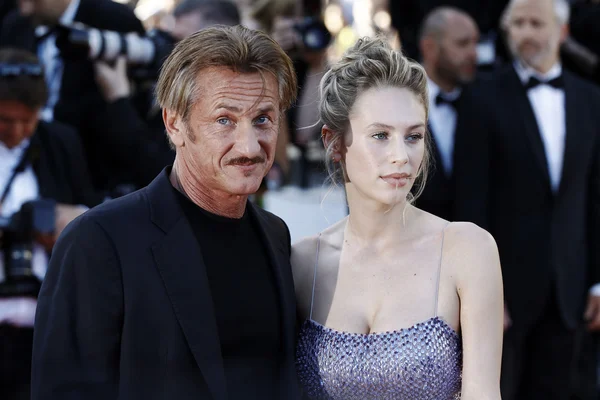 Sean Penn y Dylan Frances Penn —  Fotos de Stock