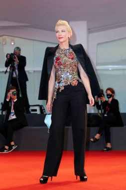 Cate Blanchett, 3 Eylül 2020 'de Venedik, İtalya' da düzenlenen 77. Venedik Film Festivali sırasında 