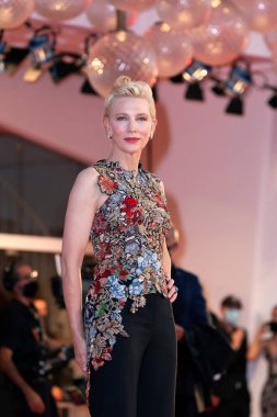 Cate Blanchett, 3 Eylül 2020 'de Venedik, İtalya' da düzenlenen 77. Venedik Film Festivali sırasında 