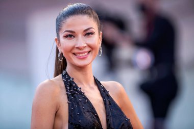 VENICE, İtalya - 07 Eylül 2020 'de Venedik, İtalya' da düzenlenen 77. Venedik Film Festivali sırasında Madalina Doroftei 