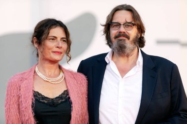 VENICE, İtalya - SEPTEMBER 09: Giuseppe Battiston ve kız arkadaşı, 