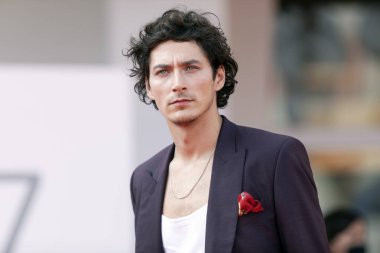 10 Eylül 2020 'de Venedik, İtalya' da düzenlenen 77. Venedik Film Festivali sırasında Noah Saavedra 