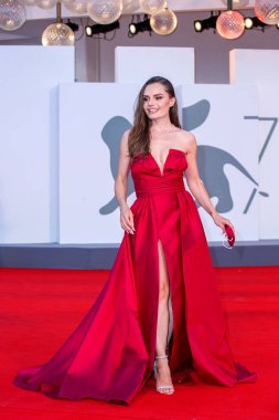 Sanatçı Maryna, 11 Eylül 2020 'de Venedik, İtalya' da düzenlenen 77. Venedik Film Festivali sırasında 