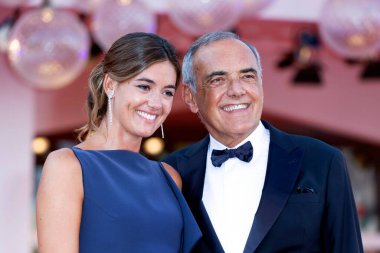 12 Eylül 2020 'de İtalya' nın Venedik kentinde düzenlenen 77. Venedik Film Festivali 'nin kapanış törenine Alberto Barbera ve Giulia Rosmarini katıldı..