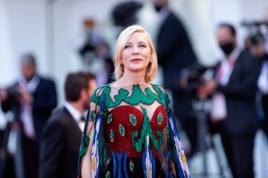 Cate Blanchett, 12 Eylül 2020 'de Venedik, İtalya' da düzenlenen 77. Venedik Film Festivali 'nin kapanış törenine katıldı..