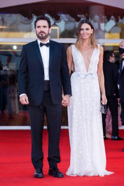 Matt Dillon ve Roberta Mastromichele, 12 Eylül 2020 'de Venedik Film Festivali' nin kapanış törenine katıldılar..