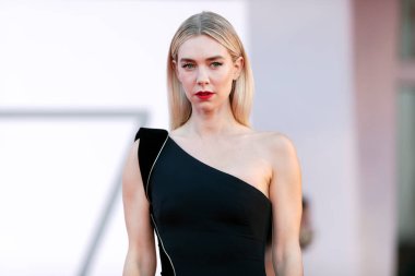 Vanessa Kirby, Venedik Film Festivali 'nin kapanış törenine 12 Eylül 2020' de İtalya 'nın Venedik kentinde katıldı..