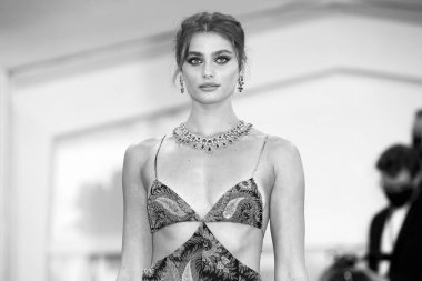 2 Eylül 2020 'de Venedik Film Festivali' nin açılış törenine Taylor Hill de katıldı..