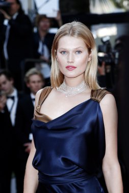 Toni garrn model