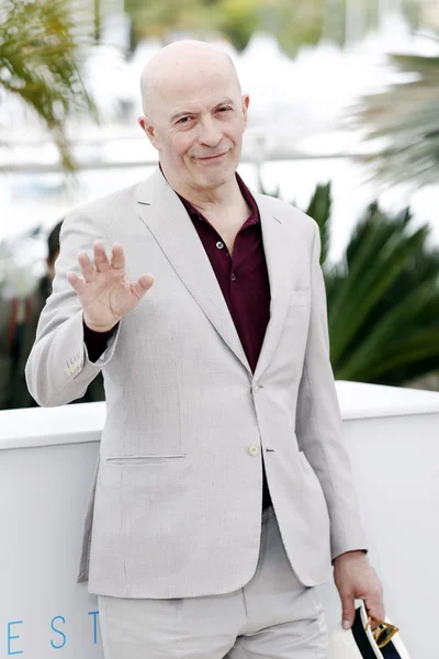 Regissören jacques audiardCannes, Frankrijk - 23 mei: regisseur en schrijver jacques audiard woont een photocall tijdens de 67e jaarlijkse Filmfestival van cannes op 23 mei 2014 in cannes, Frankrijk — Stockfoto