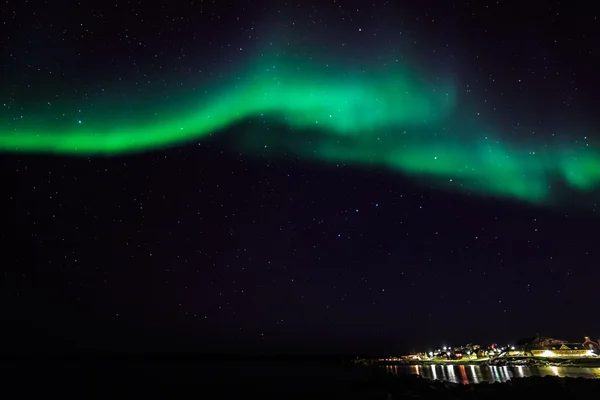 Luces boreales sobre el puerto viejo de la ciudad de Nuuk —  Fotos de Stock