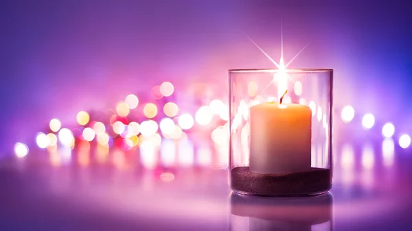 Romantic night with candlelight and bokeh background.New year or romantic valentine Day — Stock Photo, Image