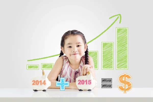 Κοριτσάκι να ρισκάρουν χρήματα έναν κουμπαρά με μια έννοια 2015.saving νέο έτος από το 2014 μέχρι το 2015 σχέδιο — Φωτογραφία Αρχείου