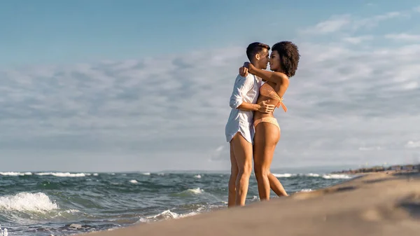 Interracial Couple Kissing Standing Beach Romantic Vacation Concept — Φωτογραφία Αρχείου