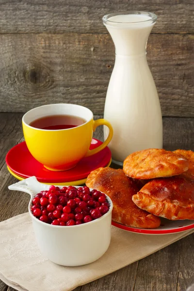 Té y pasteles, arándanos y leche — Foto de Stock