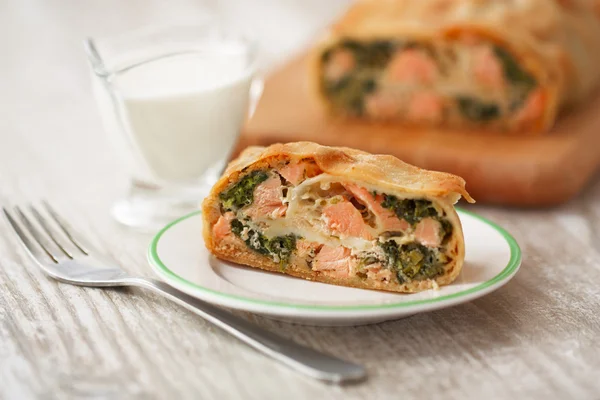 Piece savory strudel with fish and spinach — Stock Photo, Image