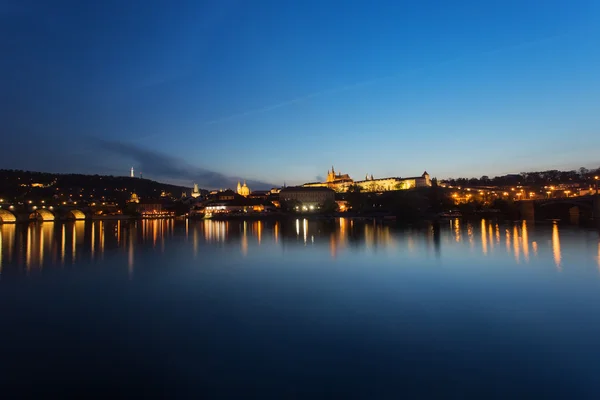Gece, Charles Köprüsü, Lobkowicz Sarayı, Hradcany Prag şehir — Stok fotoğraf