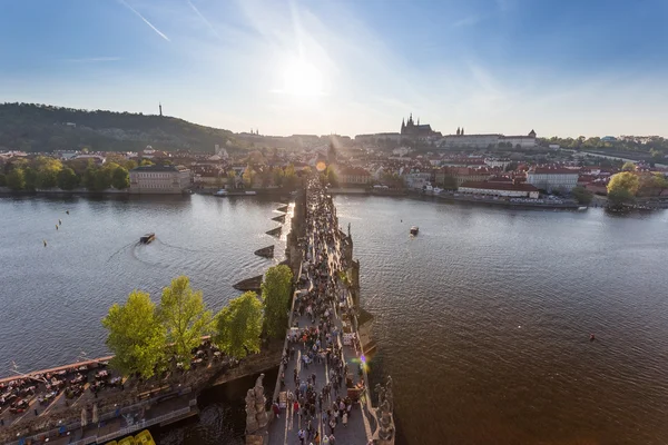 Prag, Charles Köprüsü yukarıdan, Vltava Nehri, Prag Kalesi. — Stok fotoğraf