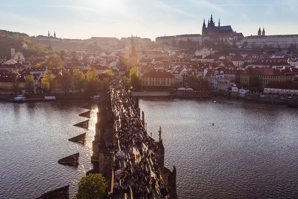 Prag, Charles Köprüsü yukarıdan, Vltava Nehri, Prag Kalesi. — Stok fotoğraf