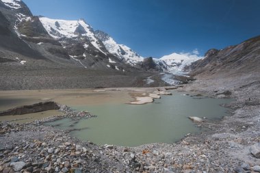 Avusturya Alpleri, Grossglockner, Johannisberg ve Pasterze. Yazın yüksek dağlar