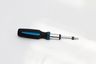 siyah saplı düz tornavida