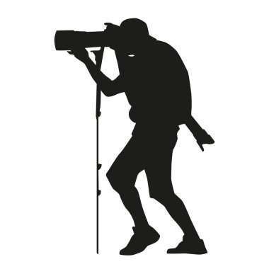 Fotoğrafçı bir fotoğraf makinesinde telefoto le ile de bir monopod ile