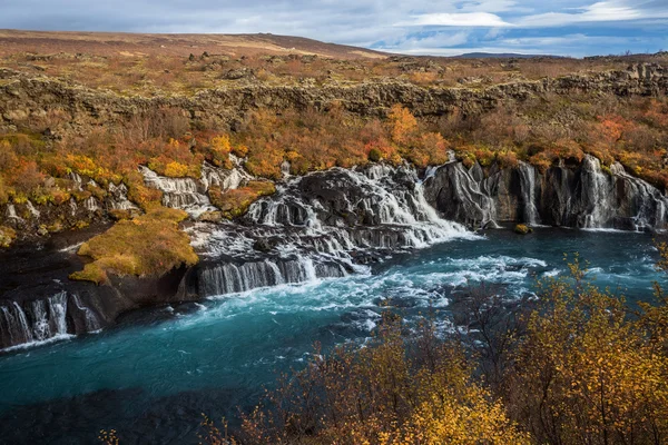 Hraunfossar şelale, İzlanda. Sonbahar manzara. Husafell — Stok fotoğraf