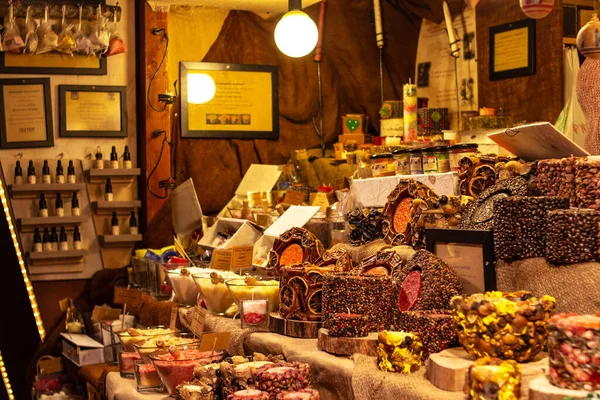 Meran Sdtirol Italien December 2018 Women Shopping Market Stall Showing — Stock Photo, Image