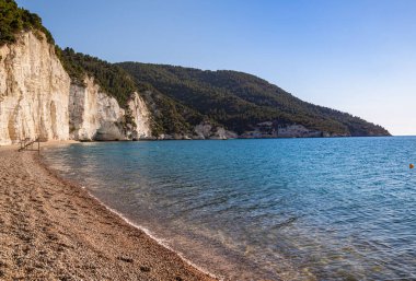 Manzaralı Spiaggia di Vignanotica, Gargano, Apulia, İtalya 