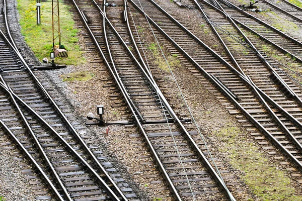 Pohled Shora Železnici Vlakový Průmysl Struktura Kolejí Dvě Stopy Kříží — Stock fotografie