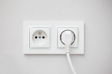 Duvar görünümünde yeni elektrik prizi 