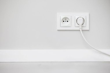 Duvar görünümünde yeni elektrik prizi 