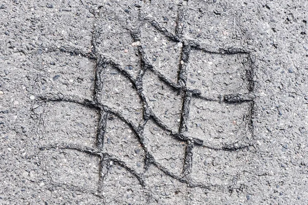タイヤマークの背景 タイヤの軌道形状 乾燥した黄色の砂のパターン上のトレイルライン — ストック写真