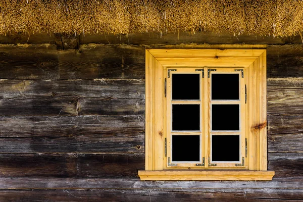 有墙有门的旧木制窗户 — 图库照片