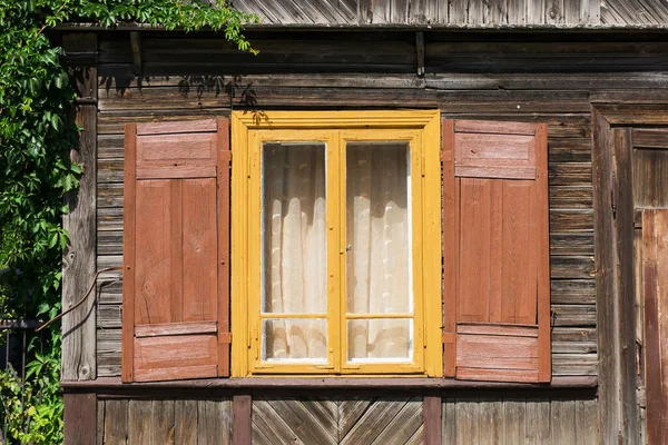 Vieja Ventana Madera Con Una Puerta —  Fotos de Stock