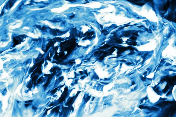 青い混乱の背景 抽象霧の雲 ネオン塗料のリークテクスチャ 宇宙インクの流れは未来的な背景に影響する 芸術的な濃い煙の煙の汚れ 電気雷はインクミックスパターンを見て — ストック写真