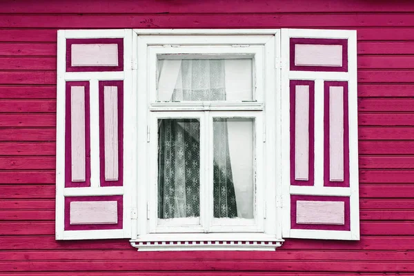 Mor Çerçeve Görünümündeki Pencere — Stok fotoğraf
