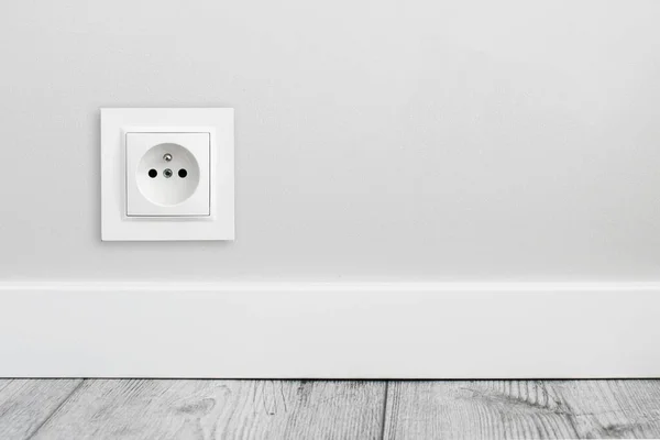 Duvar görünümünde yeni elektrik prizi 